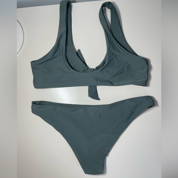 Bikini (medium) - Picture 2 of 2